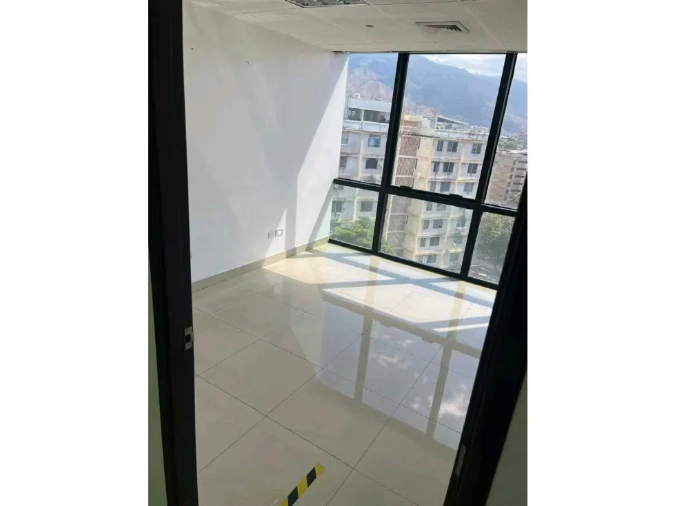 Alquilo oficina 315m2 Las Mercedes 0879 - 8