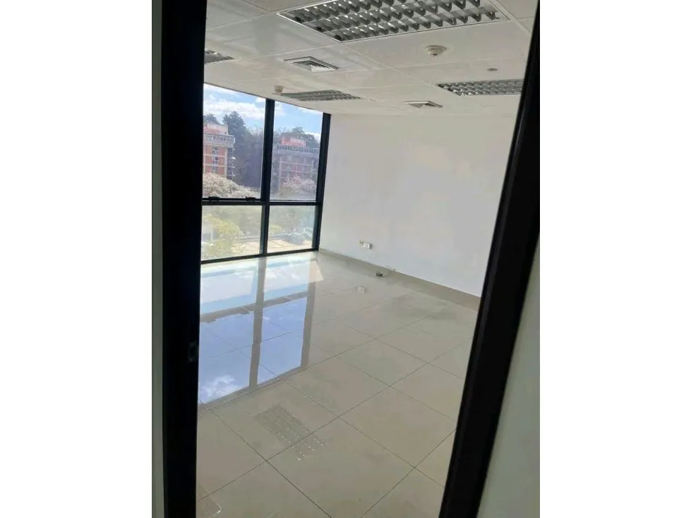 Alquilo oficina 315m2 Las Mercedes 0879 - 9