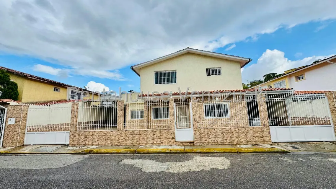 Casa (Duplex) en Venta en Guaracarima, Aragua