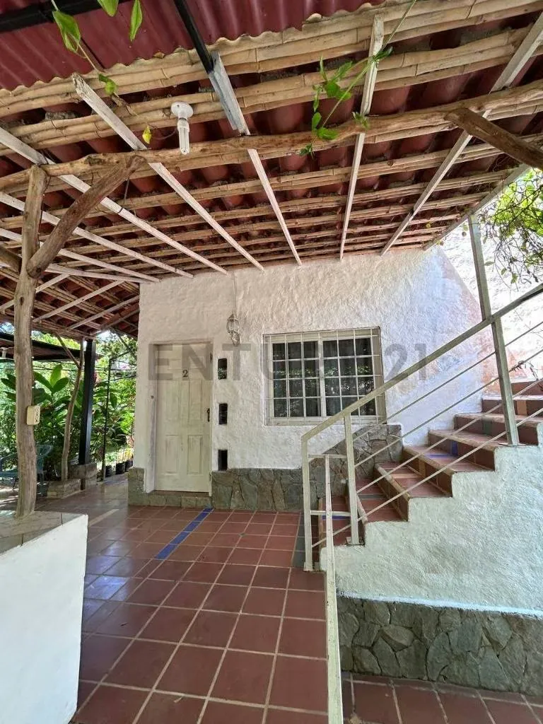 Terreno con Casa con apartamentos a pie de montaña en Guacuco - 2