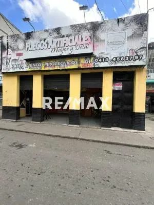 En venta local comercial en el centro a pie de calle. Ubicado en la calle Miranda