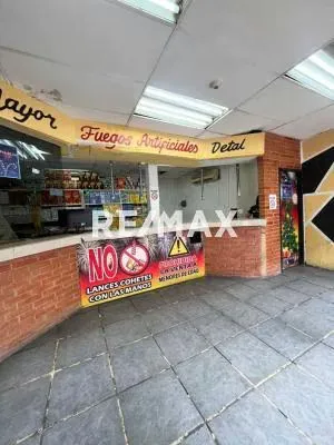 En venta local comercial en el centro a pie de calle. Ubicado en la calle Miranda - 2