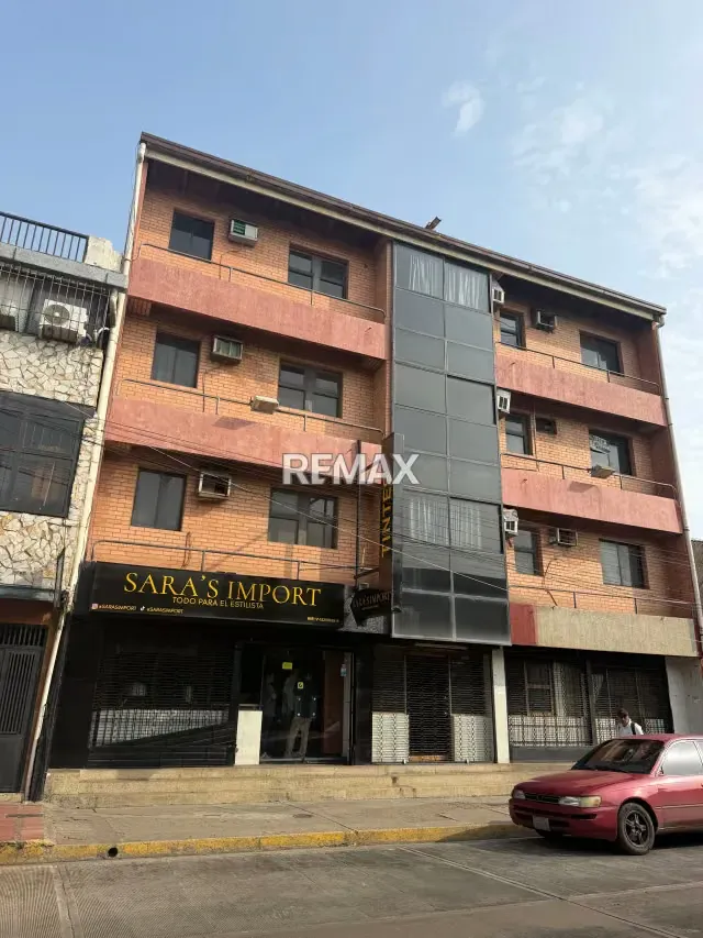 En venta hotel de tres niveles en av. Caracas. Barcelona. Anzoategui. - 2