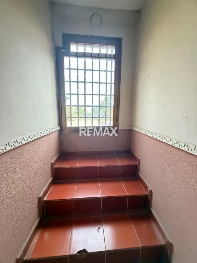 En venta hotel de tres niveles en av. Caracas. Barcelona. Anzoategui. - 4