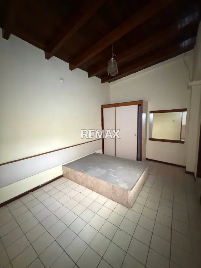En venta hotel de tres niveles en av. Caracas. Barcelona. Anzoategui. - 6