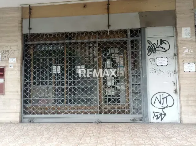 LOCAL COMERCIAL EN ALQUILER – CALLE PRINCIPAL DE LA URBINA - A PIÉ DE CALLE - 2