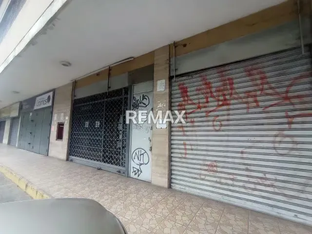 LOCAL COMERCIAL EN ALQUILER – CALLE PRINCIPAL DE LA URBINA - A PIÉ DE CALLE - 3