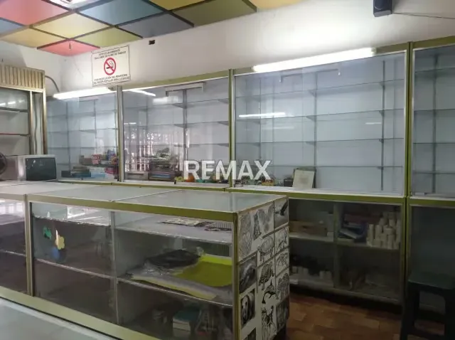 LOCAL COMERCIAL EN ALQUILER – CALLE PRINCIPAL DE LA URBINA - A PIÉ DE CALLE - 6