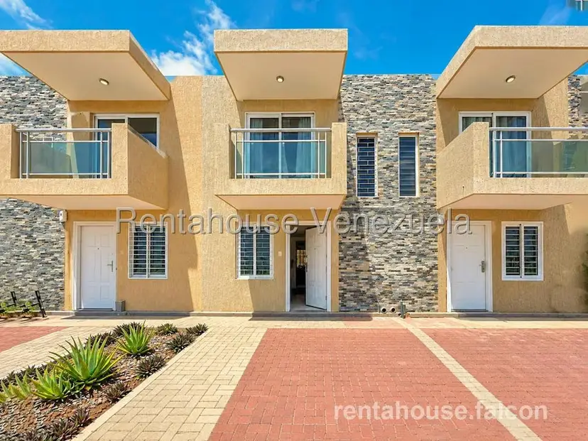Townhouse (Duplex) en Venta en Puerta Maraven, Falcon