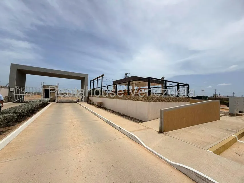 Townhouse (Duplex) en Venta en Puerta Maraven, Falcon - 48