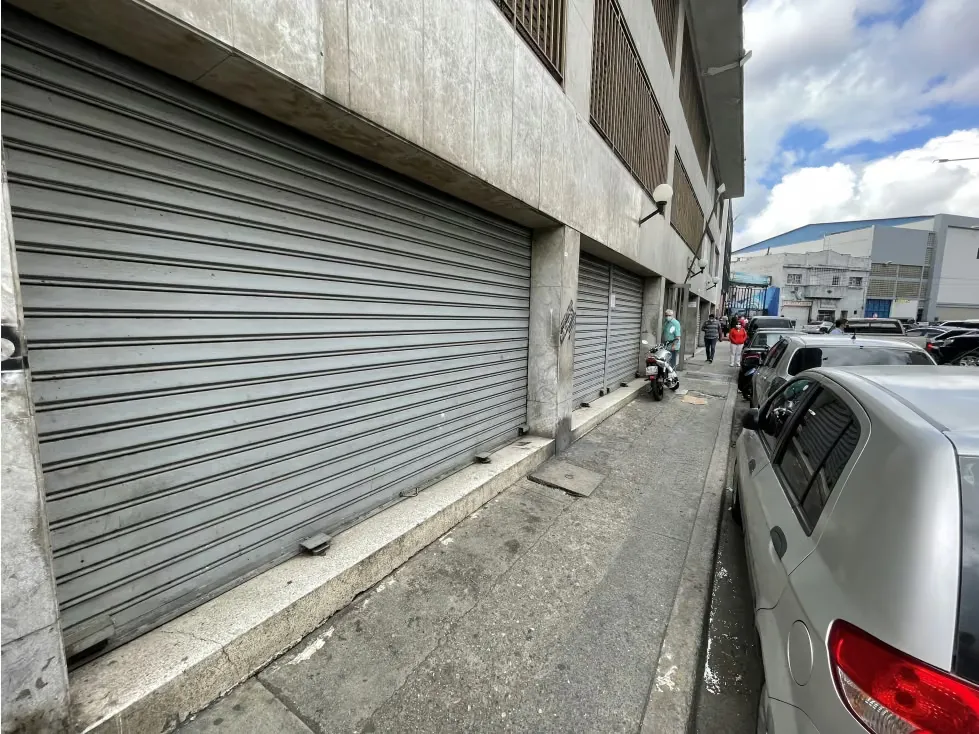 Vendo local 861m2 Quinta Crespo 7337