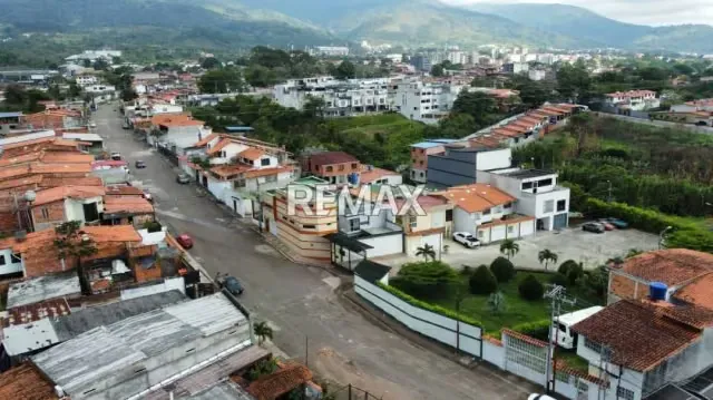 EN VENTA TERRENO UBICADO EN BARRIO BOLIVAR URB. ESPINALITO - 8