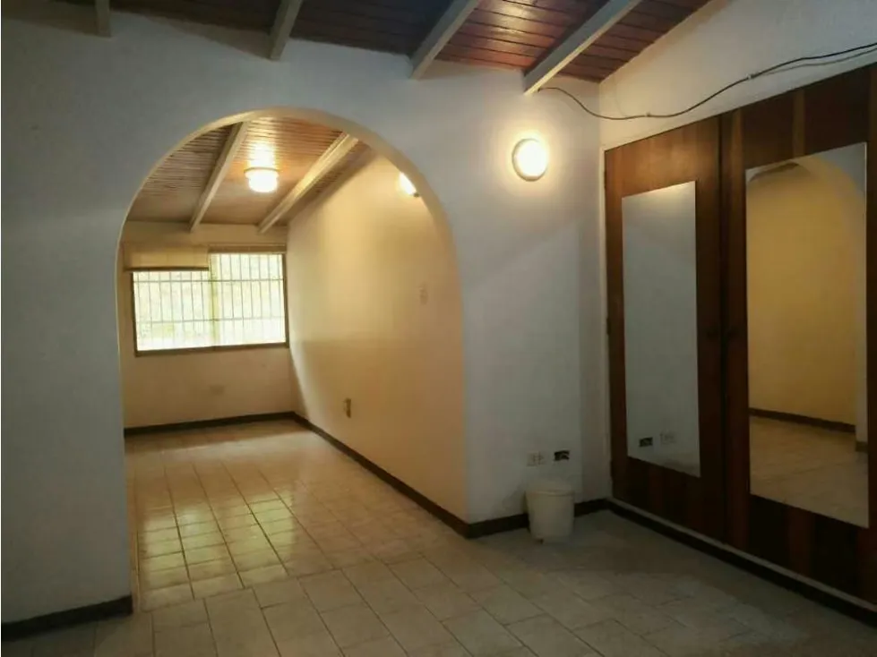 En venta casa 335m2 Colinas de la California 0849 - 8