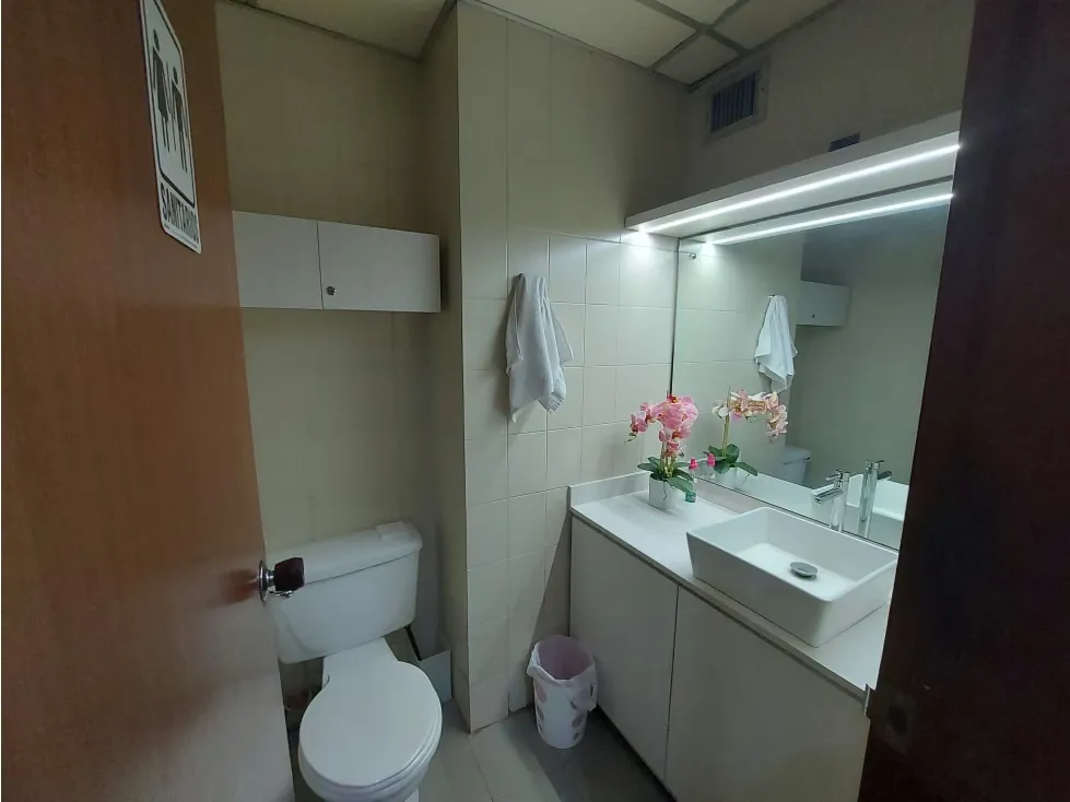 Alquilo cubiculo consultorio 12m2 Axexo Clinicas Caracas 9863 - 6