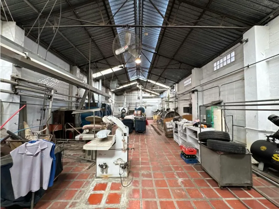 Venta de Galpón en Catia zona Comercial y Peatonal 595000$ - 5