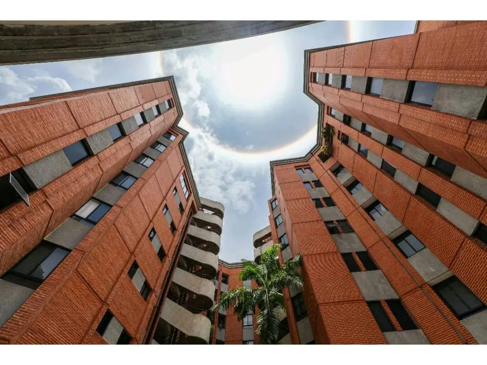 EXCLUSIVO PENTHOUSE EN LOMAS DE LAS MERCEDES (Venta)