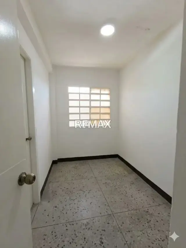 CONSULTORIO EN ALQUILER EN AV LIBERTADOR