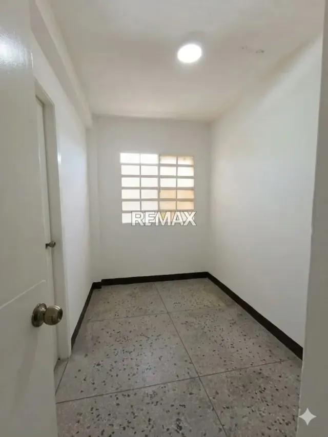 CONSULTORIO EN ALQUILER EN AV LIBERTADOR