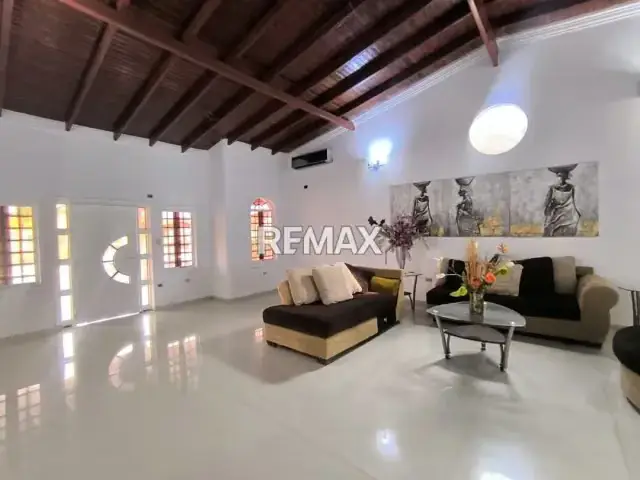 En venta Hermosa y Amplia Casa en Urbanización Valle de Luna, Sector Tipuro. Maturín