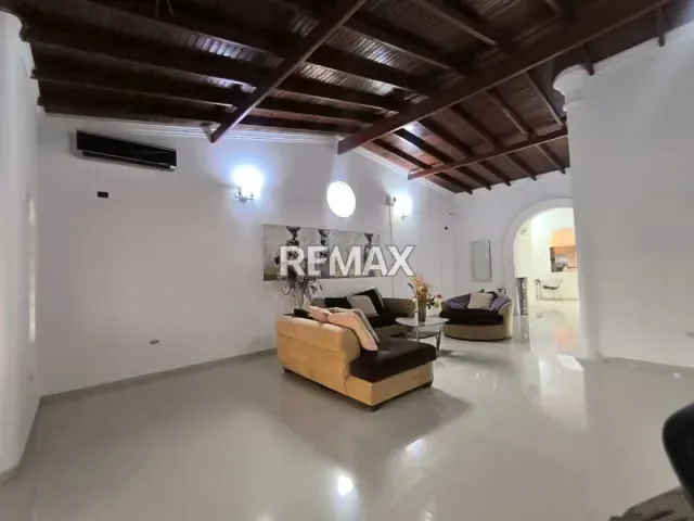 En venta Hermosa y Amplia Casa en Urbanización Valle de Luna, Sector Tipuro. Maturín - 2