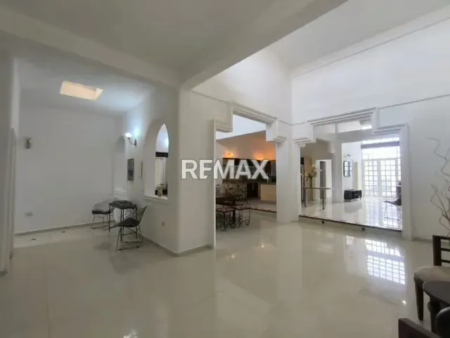 En venta Hermosa y Amplia Casa en Urbanización Valle de Luna, Sector Tipuro. Maturín - 3