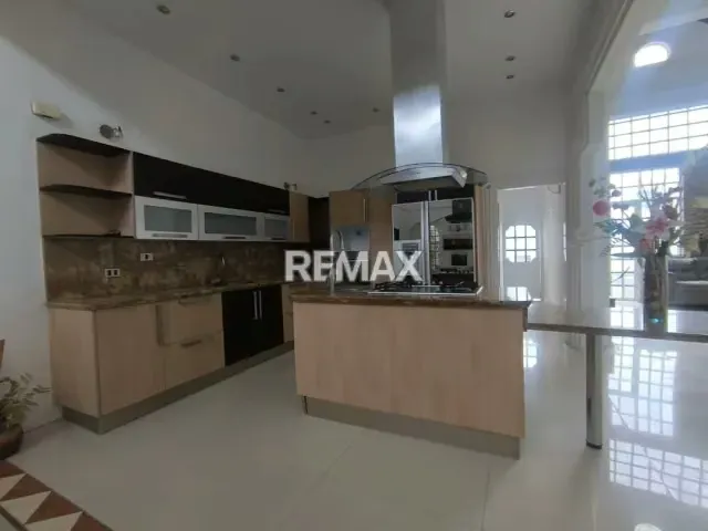 En venta Hermosa y Amplia Casa en Urbanización Valle de Luna, Sector Tipuro. Maturín - 4