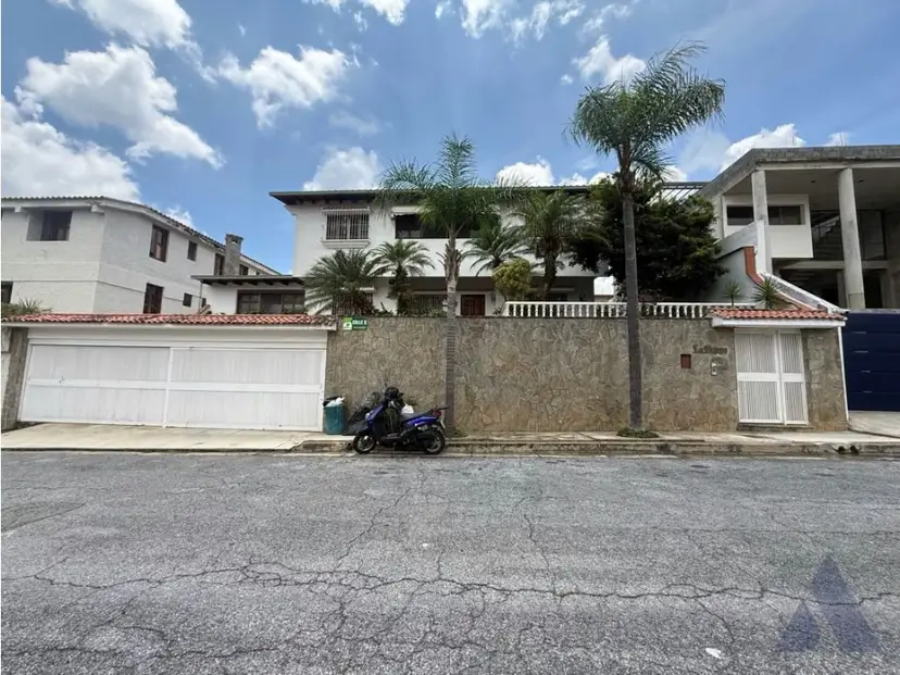 Se alquila casa 500m2 Los Samanes 6076