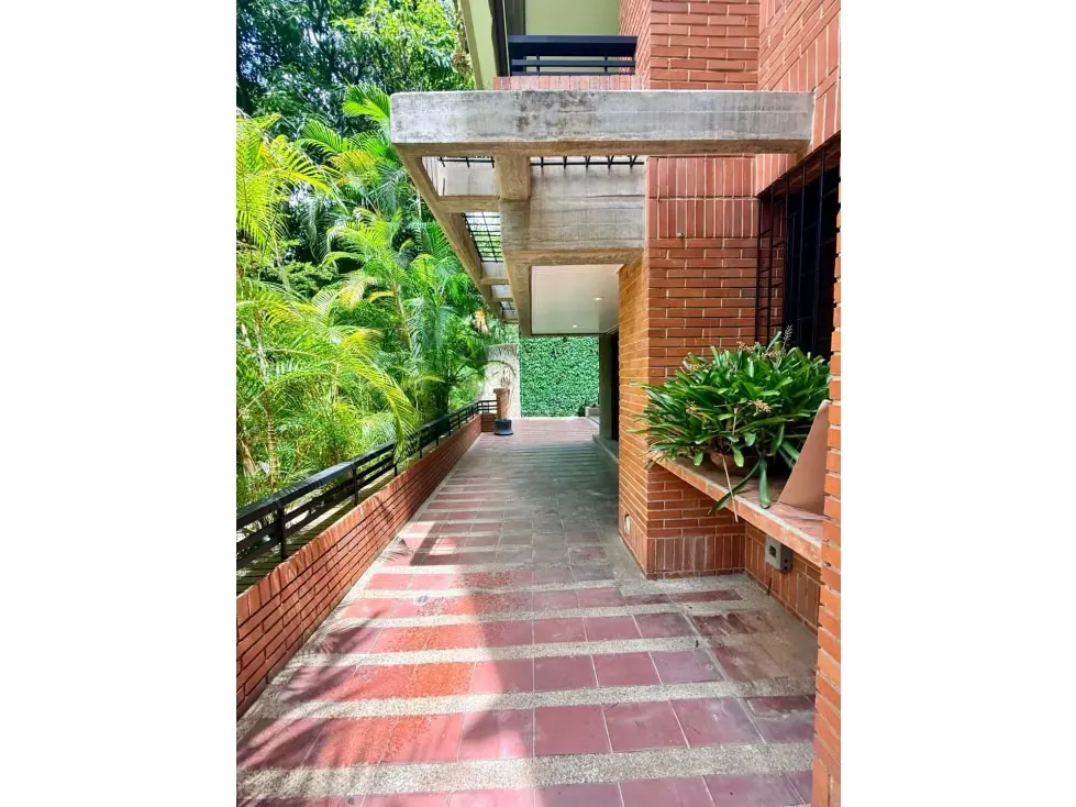 Se alquila PB 275m2 3H+S/3.5B/3P Sebucan