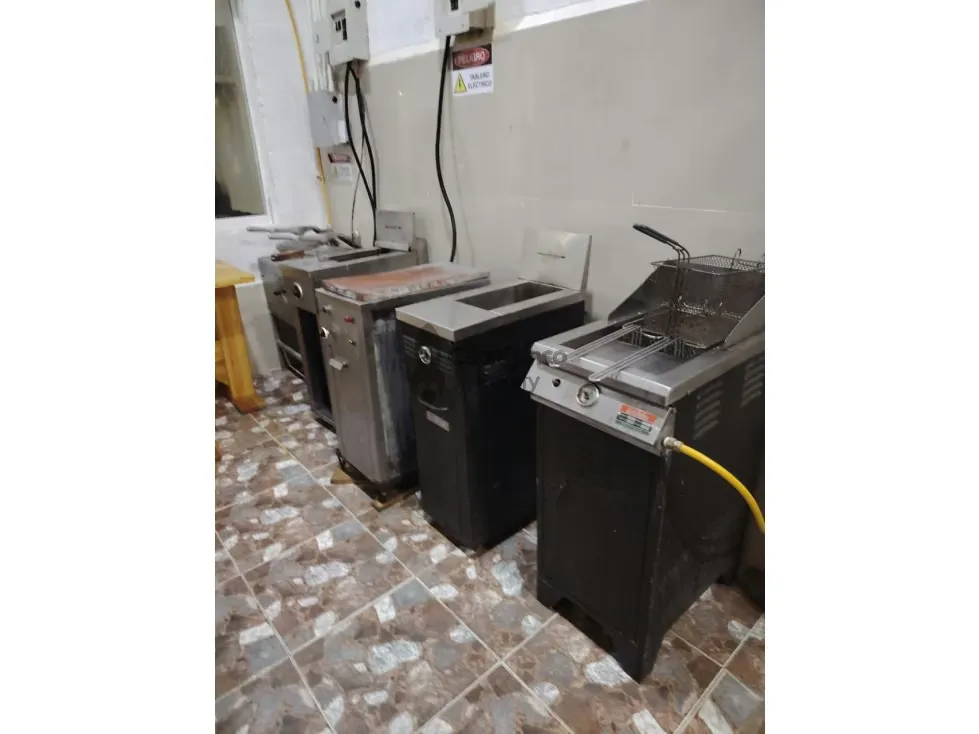 Casa comercial con 2 anexos independientes - 24