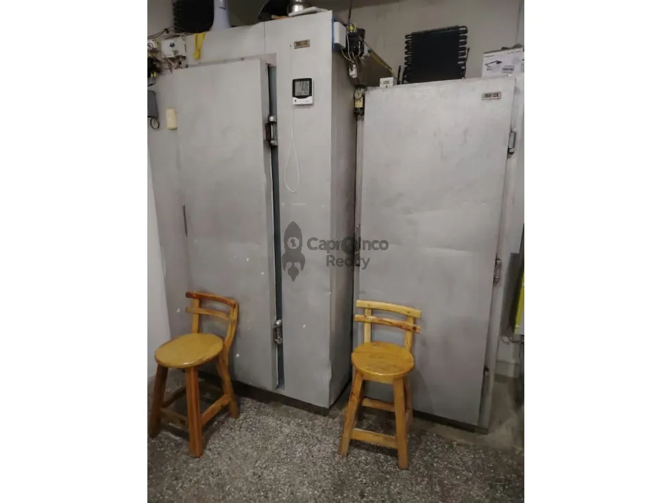 Casa comercial con 2 anexos independientes - 30