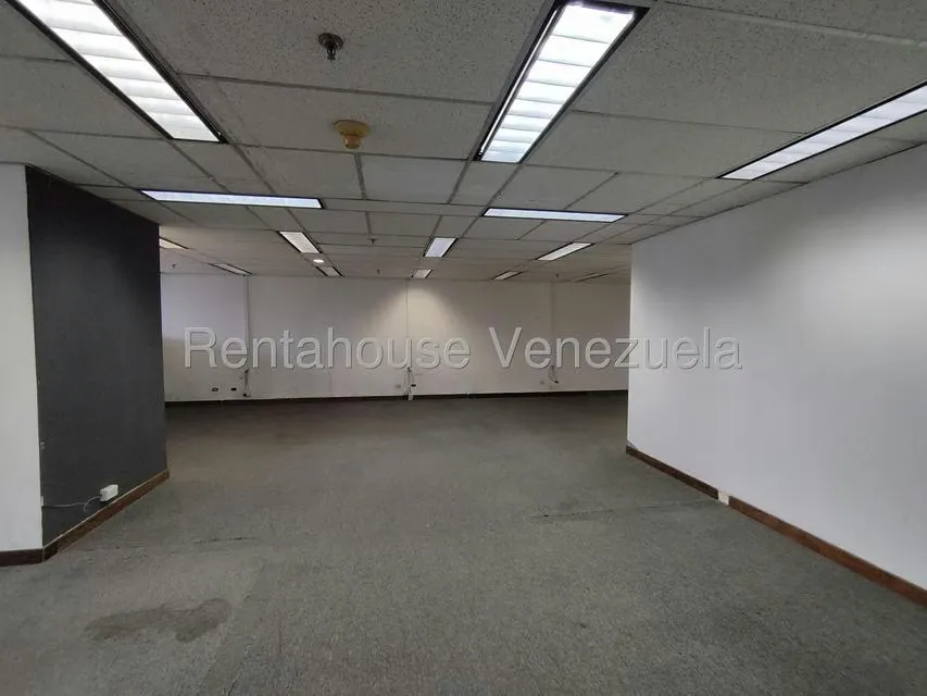 Oficina en Alquiler en Plaza Venezuela, Distrito Metropolitano - 12