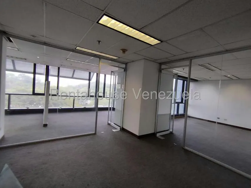 Oficina en Alquiler en Plaza Venezuela, Distrito Metropolitano - 2