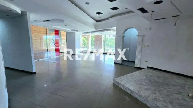 VENTA LOCAL CENTRO COMERCIAL CRISTAL. NAGUANAGUA
