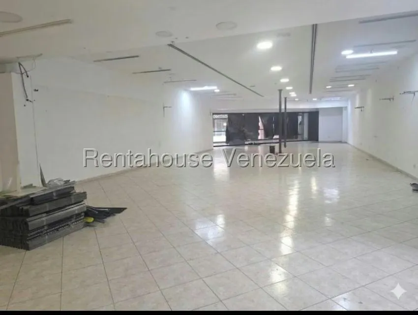 Local Comercial en Alquiler en Santa Fe Norte, Distrito Metropolitano - 4