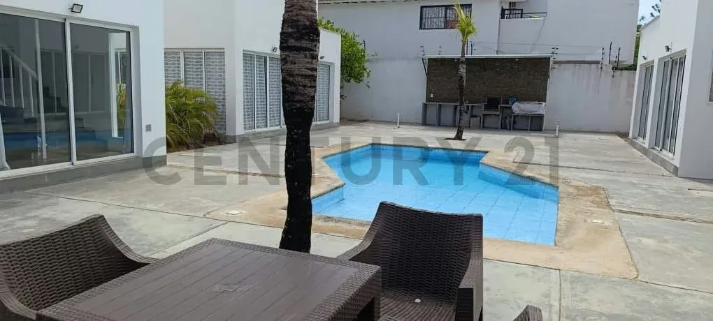 Town House listo para habitar, en direccion a Playa El Agua Isla de Margarita - 3