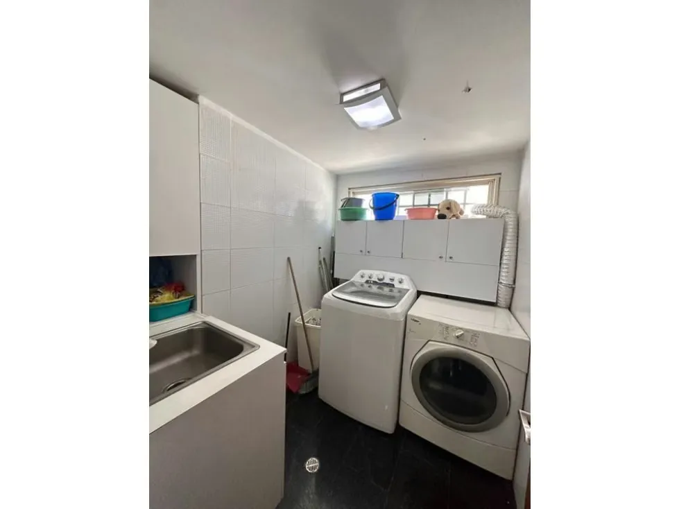 CASA EN VENTA 570 M2 - URB. MACARACUAY - 18