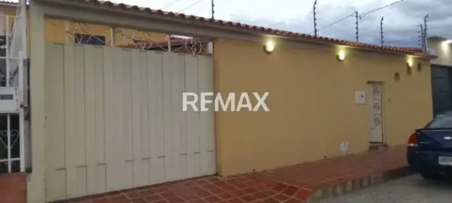 EN VENTA CASA UBICASA EN LA URBANIZACION LA REPRESA