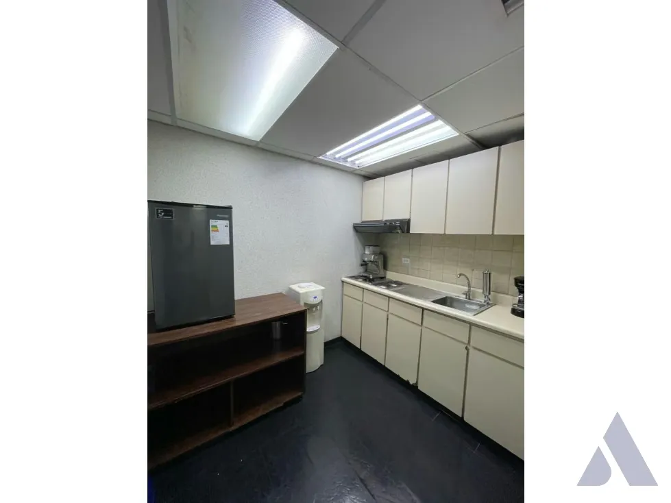 Se vende/alquila oficina 280m2 El Rosal 6704 - 13