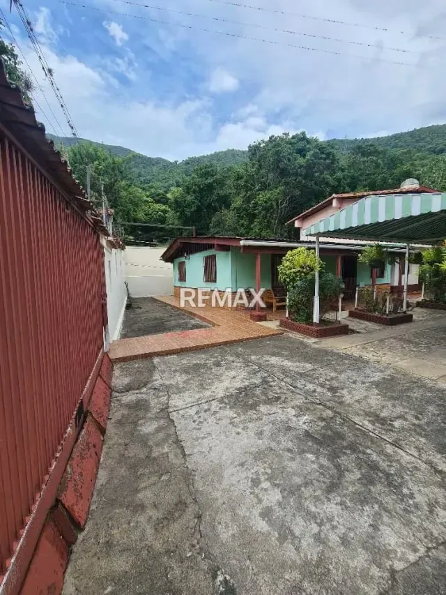 Inmueble Bifamiliar en La Morita Trujillo - 2