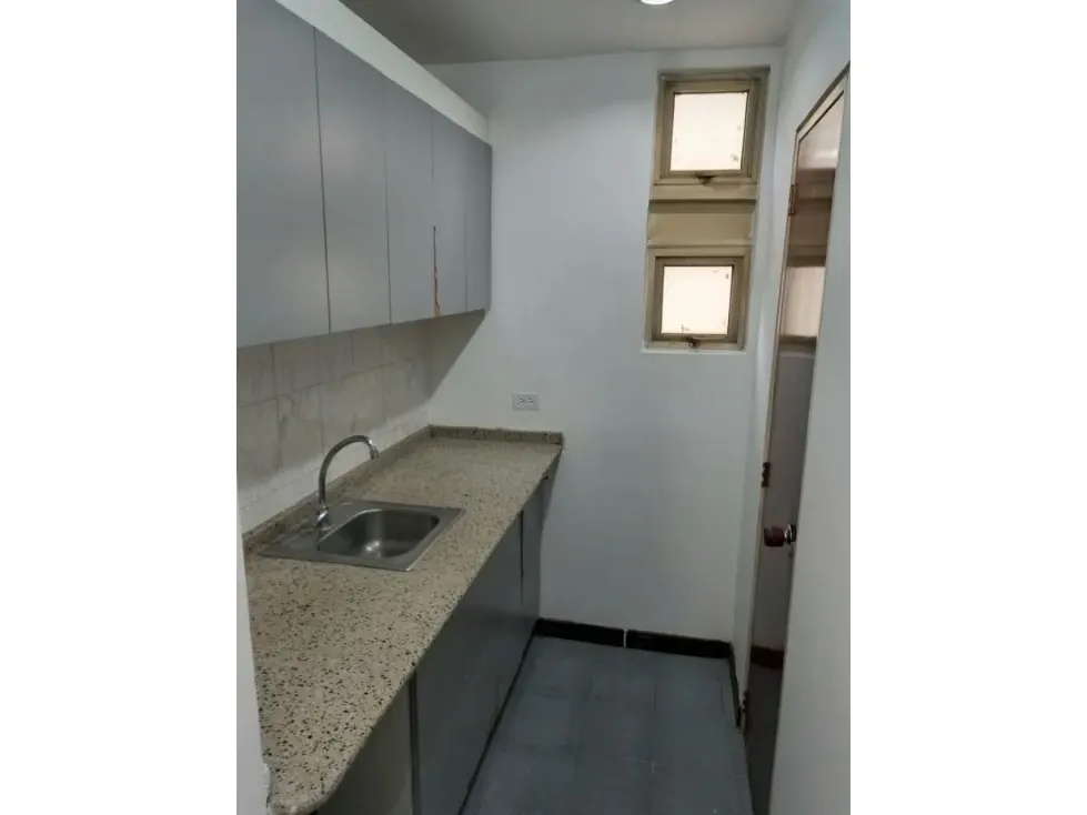 Alquilo oficina 190m2 El Rosal 9531 - 9