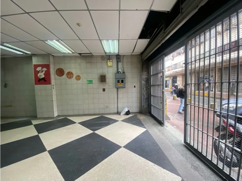 Vendo/alquilo local comercial 112m2 Av. Urdaneta 2143 - 5