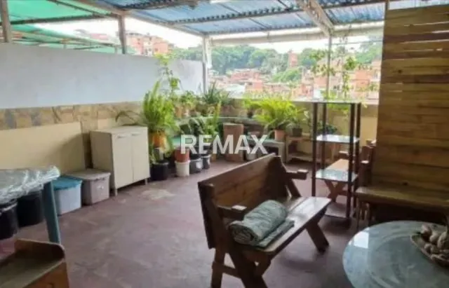 Casa Multinivel con Enorme Potencial Comercial y Residencial en Calle Real de Lídice - 6