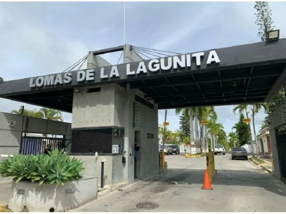 Casa En Venta - Lomas De La Lagunita 450 Mts2 C. 650 Mts2 T. Caracas - 10