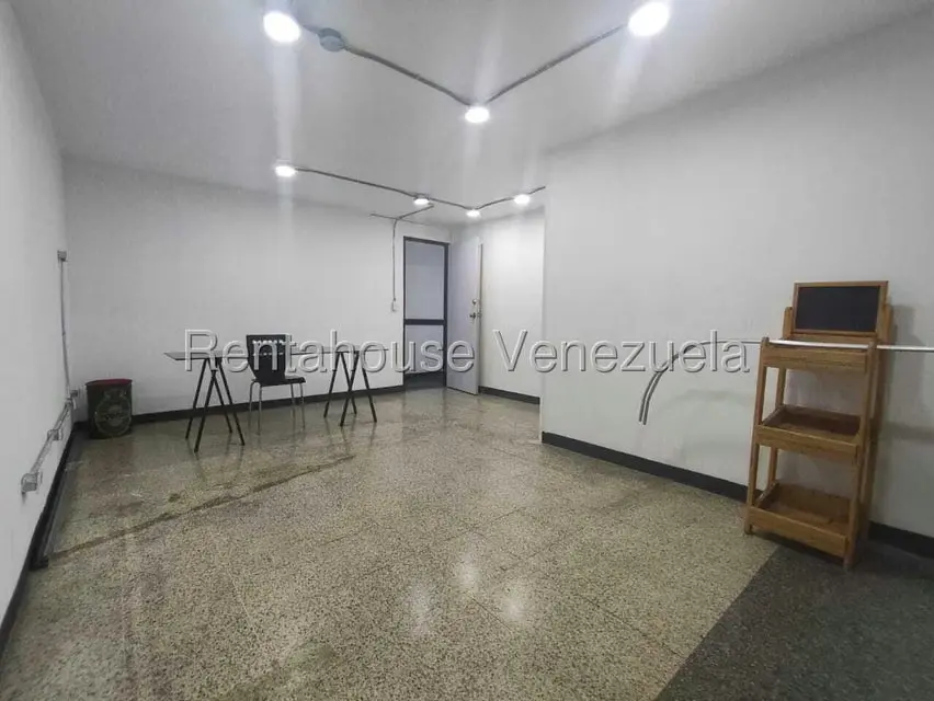 Oficina en Alquiler en Los Palos Grandes, Distrito Metropolitano - 11