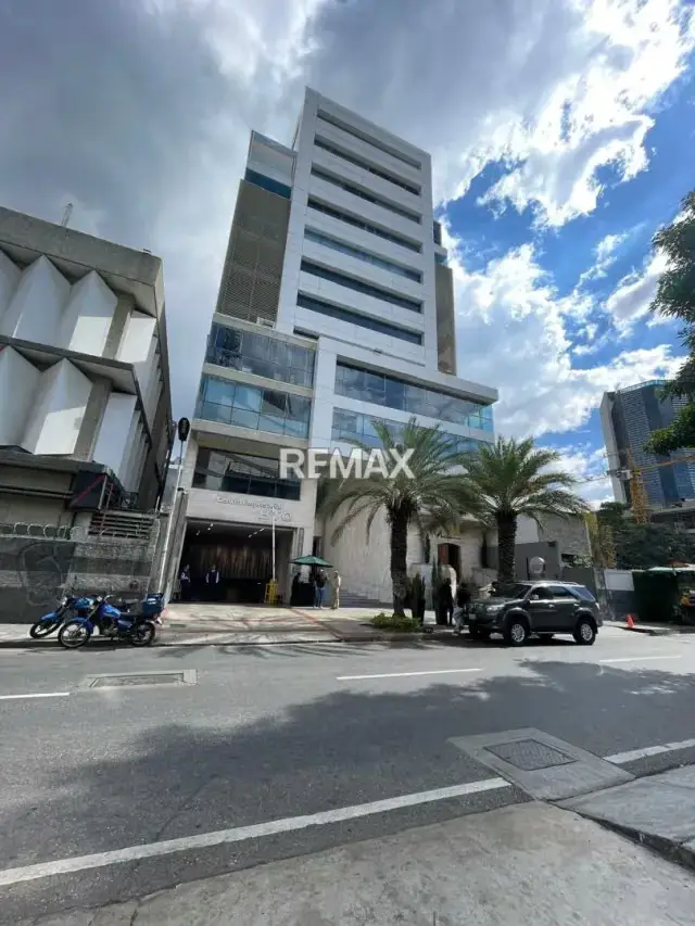 OFICINA EN ALQUILER EN LAS MERCEDES TORRE HTO