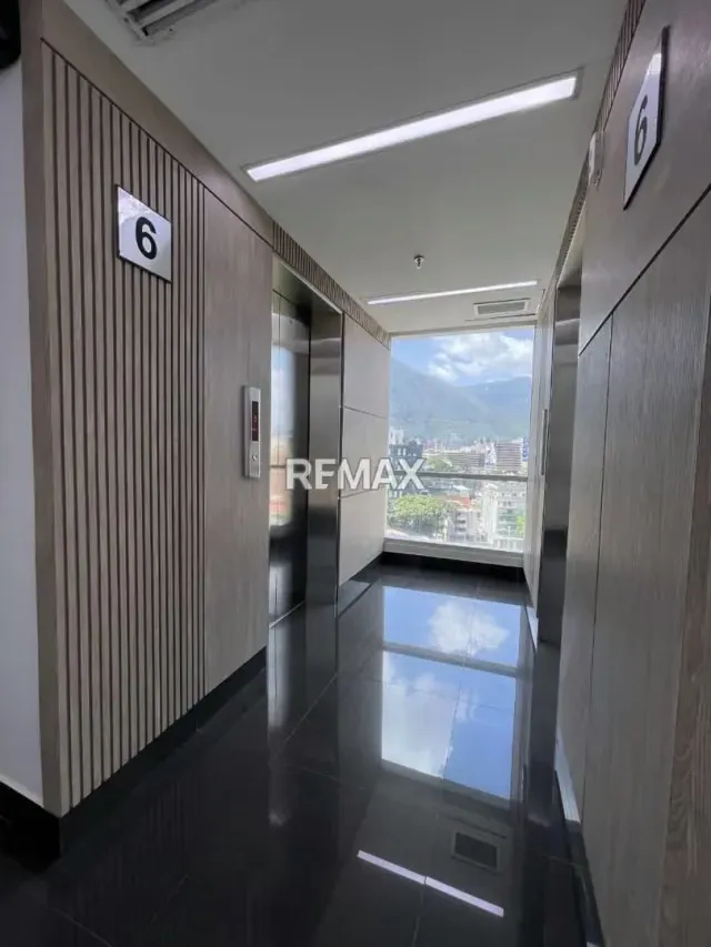 OFICINA EN ALQUILER EN LAS MERCEDES TORRE HTO - 12