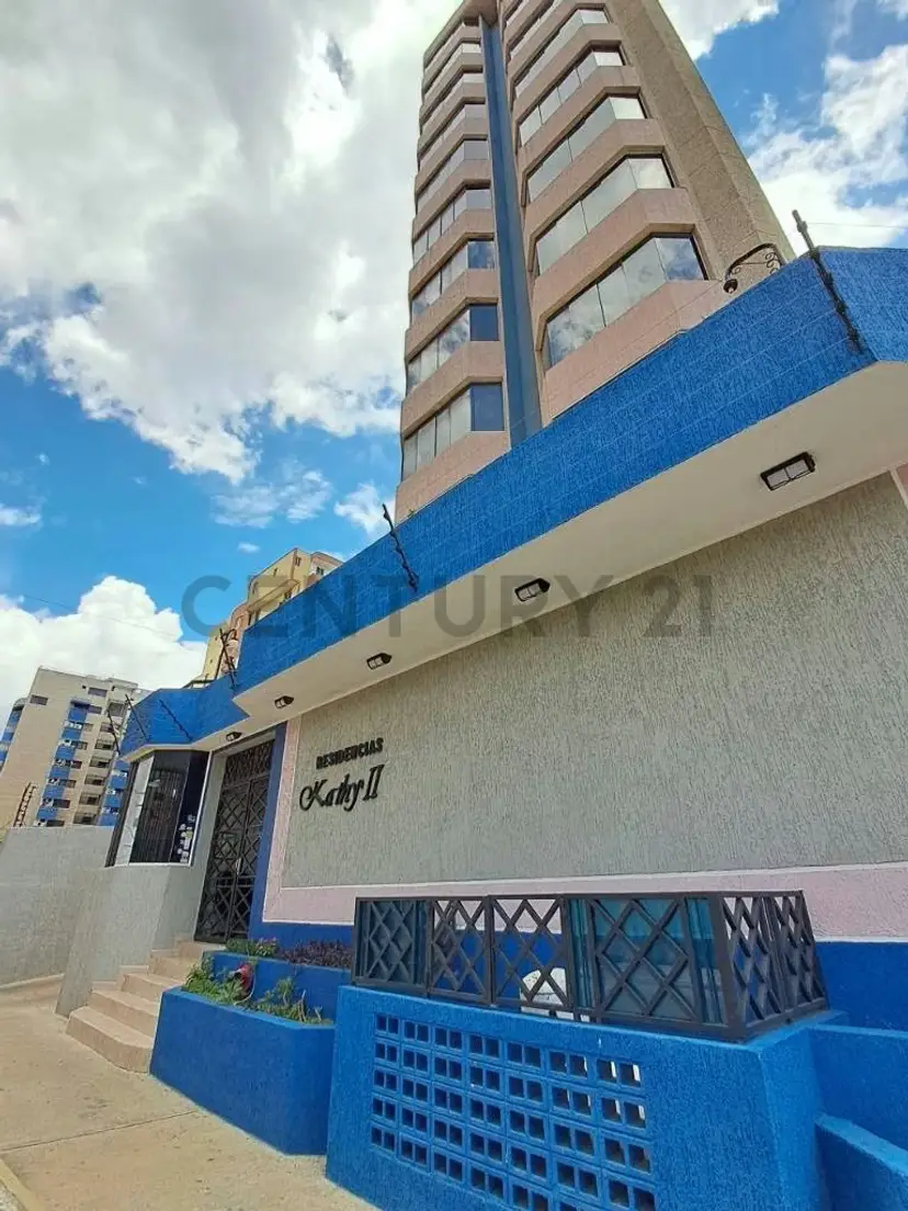 Amplio apartamento en residencias Katty 2