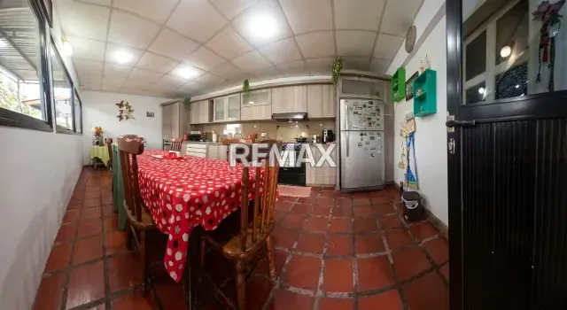 Extraordinaria Propiedad Mixta (Casa + Galpón y Local Comercial) en Esquina – Agua Viva - 11
