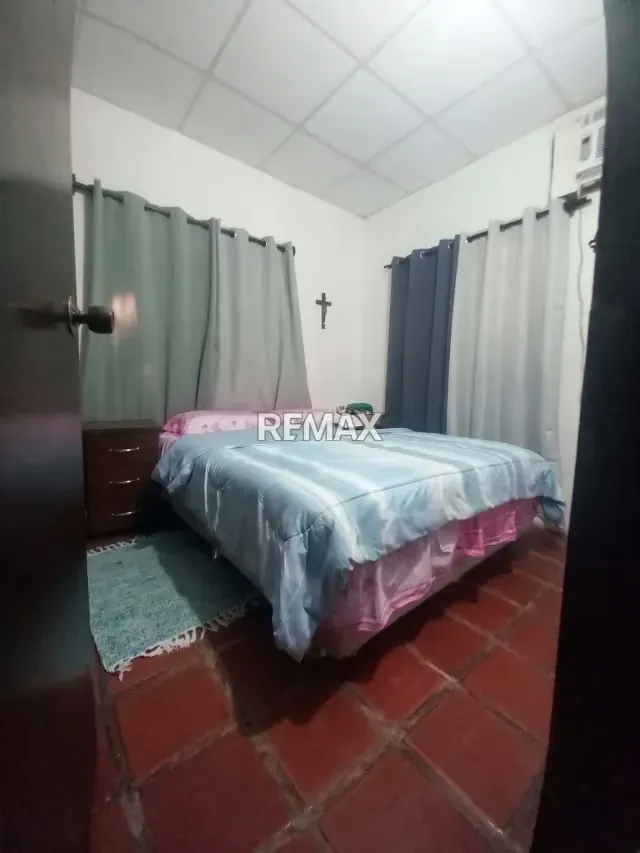 Extraordinaria Propiedad Mixta (Casa + Galpón y Local Comercial) en Esquina – Agua Viva - 13