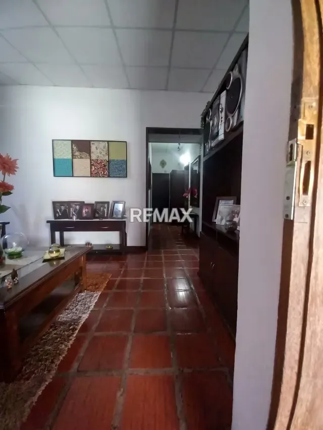 Extraordinaria Propiedad Mixta (Casa + Galpón y Local Comercial) en Esquina – Agua Viva - 14